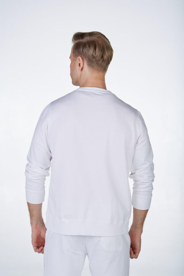 Sweatshirt-Frenchterry-Man-White-Model-01-scaled-600x900