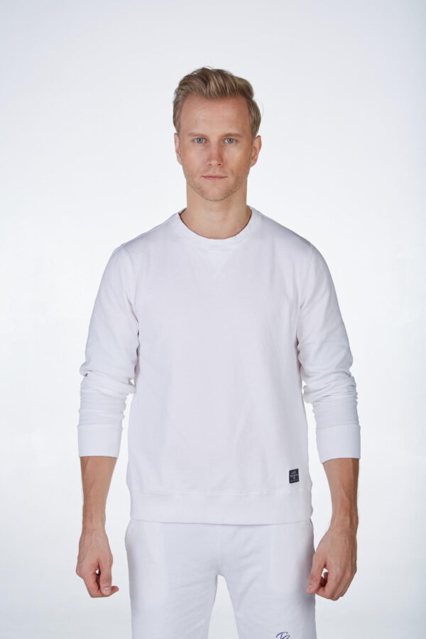 Sweatshirt-Frenchterry-Man-White-Model-02-scaled-600x900