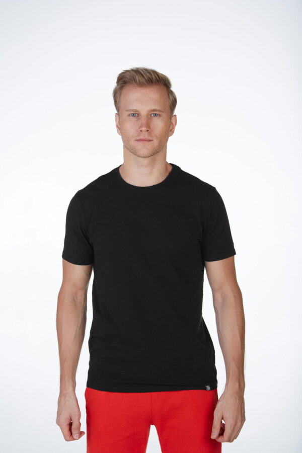 T-shirt-Jersey-Man-Black-Model-02-scaled-600x900